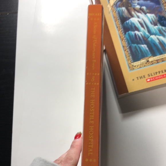 Set of 5 A Series of Unfortunate Events by Lemony Snicket paperback books - Picture 9 of 16